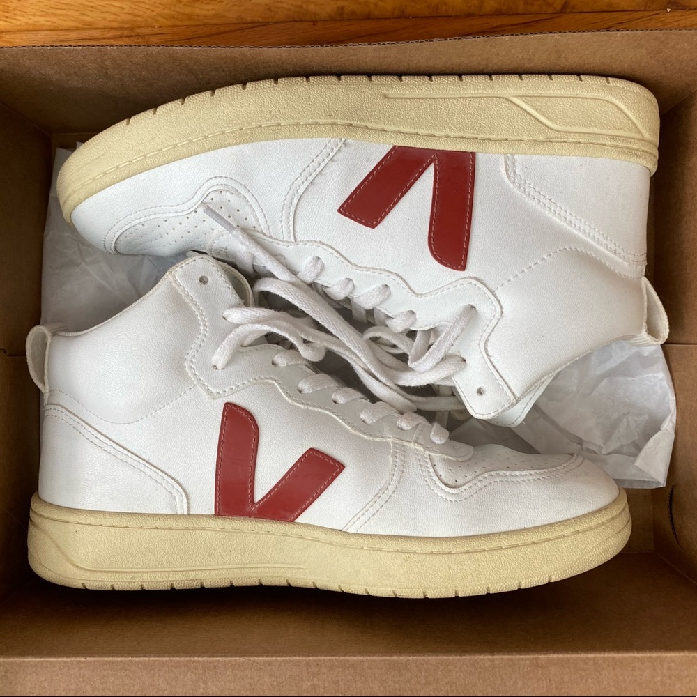 Veja V-15 vegan sneakers size 41 / size 9.5